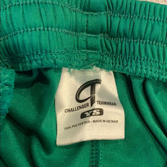 Green Youth small athletic shorts - Picture 3 of 3